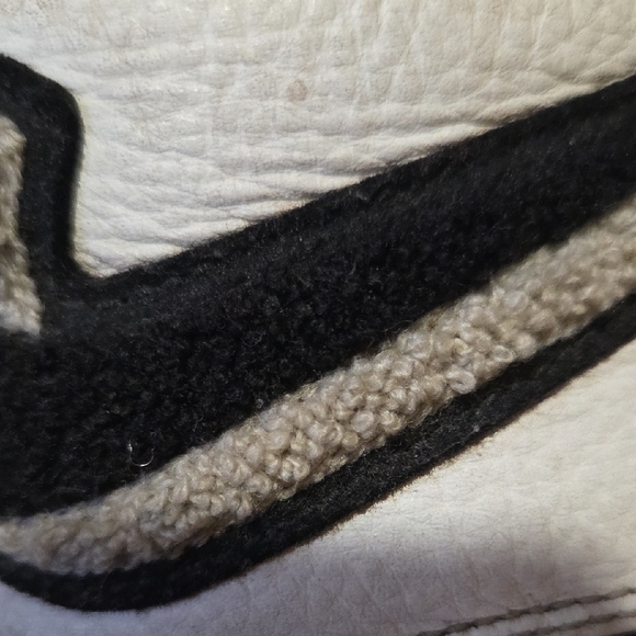 Nike Black and White Slides - Picture 4 of 6